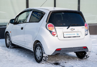 Подержанный автомобиль Chevrolet Spark 2011 года (3 фото)