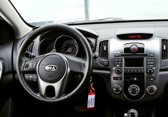 Подержанный автомобиль Kia Cerato Sedan 2010 года (11 фото)