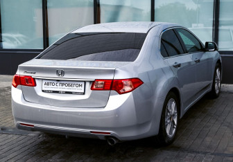 Подержанный автомобиль Honda Accord Sedan 2011 года (5 фото)