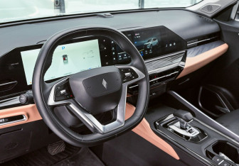 Подержанный автомобиль LIVAN X6PRO 2023 года (10 фото)