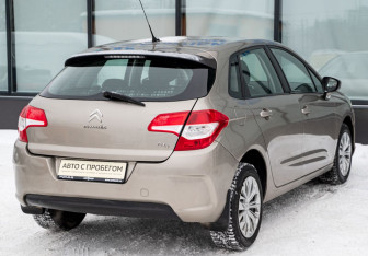 Подержанный автомобиль Citroen C4 Hatchback 2012 года (5 фото)
