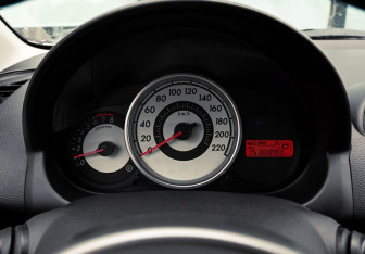 Подержанный автомобиль Mazda 2 Hatchback 2008 года (10 фото)