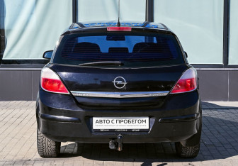 Подержанный автомобиль Opel Astra Hatchback 2005 года (4 фото)