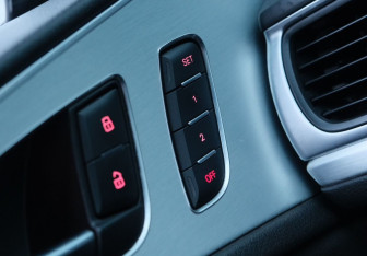 Подержанный автомобиль Audi A6 Sedan 2012 года (14 фото)