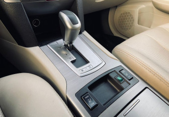 Подержанный автомобиль Subaru Outback Wagon 2011 года (12 фото)