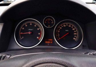 Подержанный автомобиль Opel Astra Wagon 2008 года (9 фото)