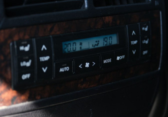 Подержанный автомобиль Toyota Land Cruiser Suv 2011 года (18 фото)