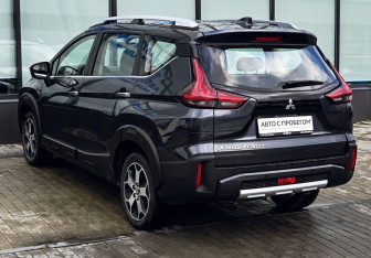 Подержанный автомобиль Mitsubishi Xpander 2022 года (3 фото)