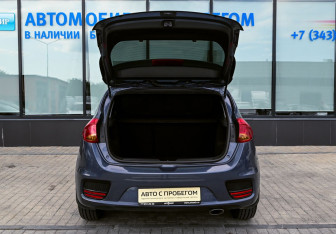 Подержанный автомобиль Kia Ceed Hatchback 2015 года (24 фото)