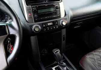 Подержанный автомобиль Toyota Land Cruiser Prado 2012 года (9 фото)