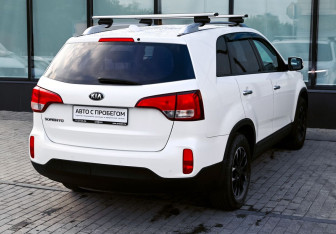 Подержанный автомобиль Kia Sorento 2015 года (5 фото)