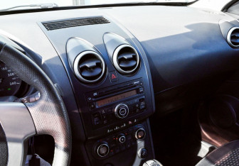 Подержанный автомобиль Nissan Qashqai 2008 года (10 фото)