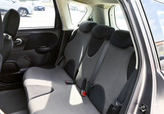 Подержанный автомобиль Nissan Note 2011 года (15 фото)