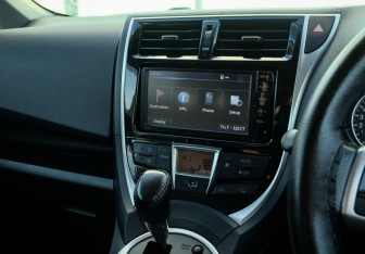 Подержанный автомобиль Toyota Ractis 2014 года (12 фото)