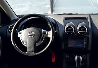 Подержанный автомобиль Nissan Qashqai 2011 года (19 фото)