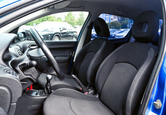 Подержанный автомобиль Peugeot 206 Hatchback 2007 года (14 фото)