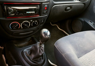 Подержанный автомобиль Renault Megane Sedan 2002 года (10 фото)