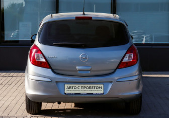 Подержанный автомобиль Opel Corsa 2011 года (4 фото)