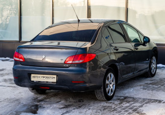 Подержанный автомобиль Peugeot 408 2014 года (5 фото)