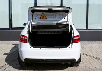 Подержанный автомобиль LADA (ВАЗ) Vesta Sedan 2019 года (20 фото)