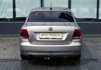 Подержанный автомобиль Volkswagen Polo Sedan 2017 года (15 фото)