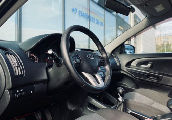 Подержанный автомобиль Kia Ceed Hatchback 2012 года (9 фото)