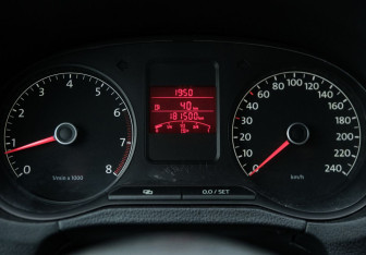 Подержанный автомобиль Volkswagen Polo Sedan 2012 года (15 фото)