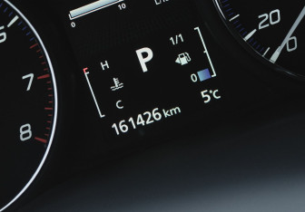 Подержанный автомобиль Mitsubishi Outlander 2014 года (17 фото)