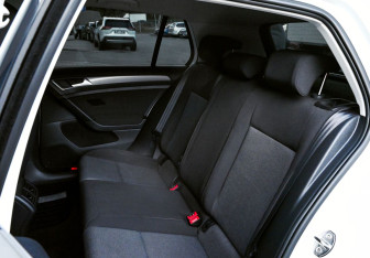 Подержанный автомобиль Volkswagen Golf Hatchback 2014 года (15 фото)