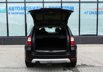 Подержанный автомобиль Nissan Terrano 2015 года (19 фото)