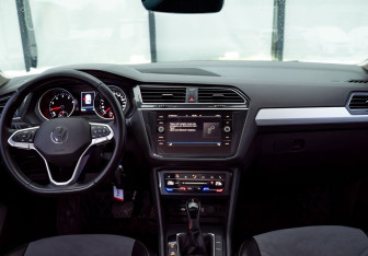 Подержанный автомобиль Volkswagen Tiguan 2021 года (12 фото)