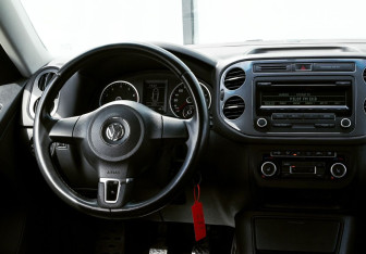 Подержанный автомобиль Volkswagen Tiguan 2013 года (17 фото)