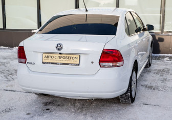 Подержанный автомобиль Volkswagen Polo Sedan 2015 года (5 фото)