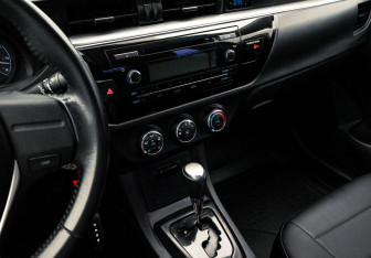 Подержанный автомобиль Toyota Corolla Sedan 2015 года (9 фото)