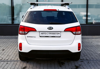 Подержанный автомобиль Kia Sorento 2015 года (4 фото)