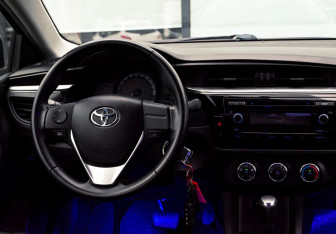 Подержанный автомобиль Toyota Corolla Sedan 2015 года (18 фото)
