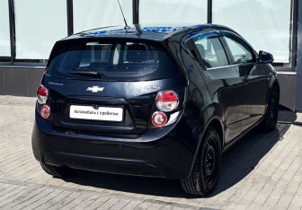 Подержанный автомобиль Chevrolet Aveo Hatchback 2014 года (5 фото)