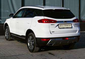 Подержанный автомобиль Geely Atlas 2021 года (3 фото)