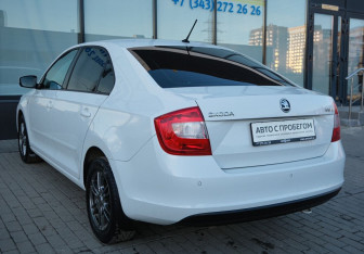 Подержанный автомобиль Skoda Rapid Liftback 2016 года (3 фото)