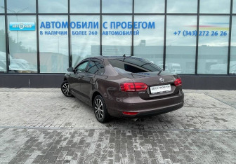 Подержанный автомобиль Volkswagen Jetta Sedan 2014 года (3 фото)