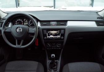 Подержанный автомобиль Skoda Rapid Liftback 2019 года (17 фото)