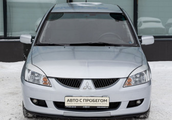Подержанный автомобиль Mitsubishi Lancer Sedan 2004 года (8 фото)