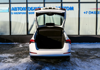 Подержанный автомобиль Skoda Rapid Liftback 2020 года (18 фото)