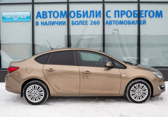 Подержанный автомобиль Opel Astra Sedan 2012 года (6 фото)