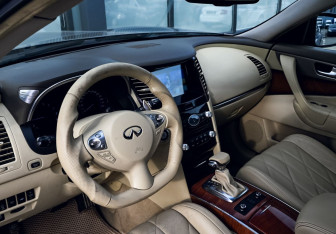 Подержанный автомобиль Infiniti FX 2011 года (16 фото)