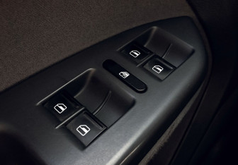 Подержанный автомобиль Volkswagen Touran 2012 года (12 фото)