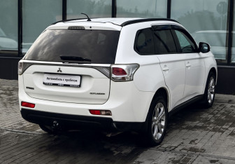 Подержанный автомобиль Mitsubishi Outlander 2012 года (5 фото)