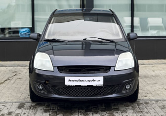 Подержанный автомобиль Ford Fiesta Hatchback 2007 года (8 фото)