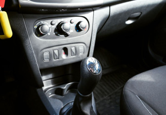 Подержанный автомобиль Renault Logan Sedan 2019 года (9 фото)