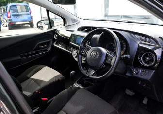 Подержанный автомобиль Toyota Vitz 2019 года (17 фото)
